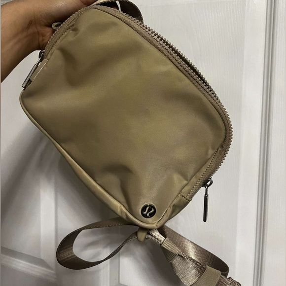 Lululemon belt bag - Picture 2 of 6